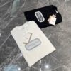 DIOR 25SS New Arrival Round Neck T-Shirt! Must-Have for Fashion Enthusiasts! Classic Embroidered Logo Design, Timeless Color Combinations, Stylish and Trendy. Youthful and Energetic Overall Look! Crafted from 280g High-Quality Cotton for Exceptional Comfort and Soft, Luxurious Texture.