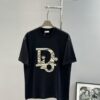 DIO*R DIOR 25s New Couple Round Neck T-Shirt! Front 3D Embroidery, 260g Premium 100% Cotton, Soft and Elastic Fabric, Classic Design with Clear and Textured Pattern, Comfortable, Breathable Fit, Ideal for Layering or Wearing Alone, Full Labels Included