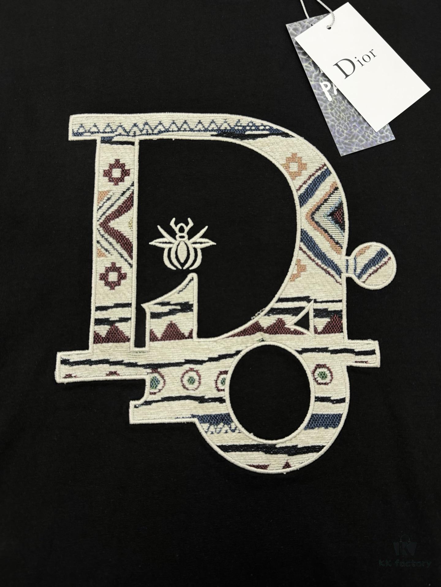 DIO*R DIOR 25s New Couple Round Neck T-Shirt! Front 3D Embroidery, 260g Premium 100% Cotton, Soft and Elastic Fabric, Classic Design with Clear and Textured Pattern, Comfortable, Breathable Fit, Ideal for Layering or Wearing Alone, Full Labels Included