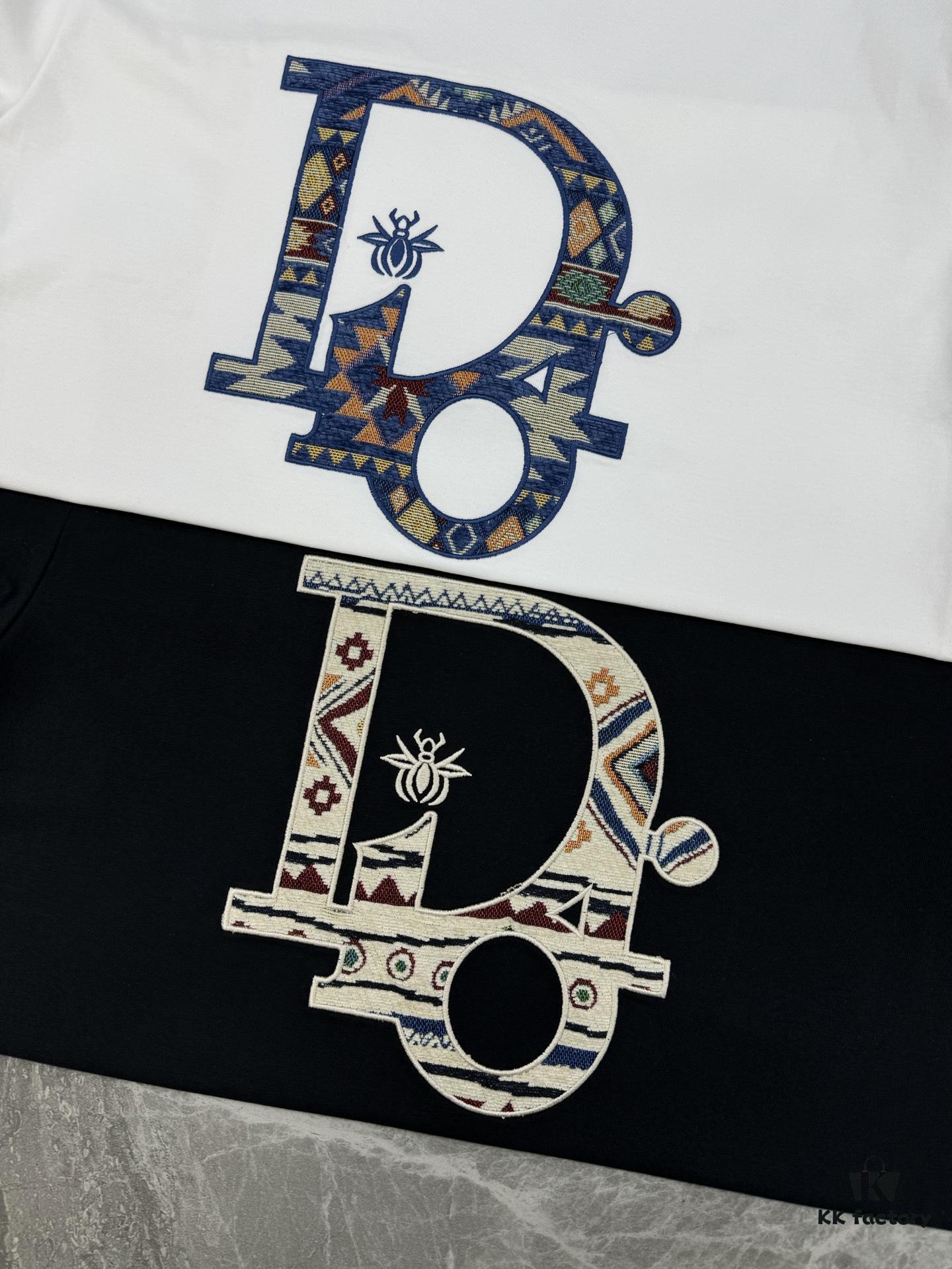 DIO*R DIOR 25s New Couple Round Neck T-Shirt! Front 3D Embroidery, 260g Premium 100% Cotton, Soft and Elastic Fabric, Classic Design with Clear and Textured Pattern, Comfortable, Breathable Fit, Ideal for Layering or Wearing Alone, Full Labels Included