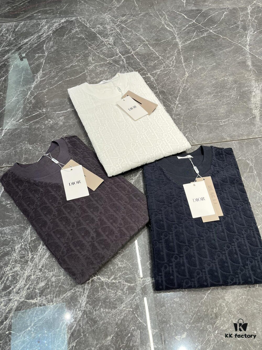 Dior 25S New Arrival Original Order T-Shirt, Xiaohongshu Popular Style! Custom Original Terry Fabric Letter Jacquard, Classic Short-Sleeve Dior Fashion Trend, Solid Color Design, Stylish and Versatile