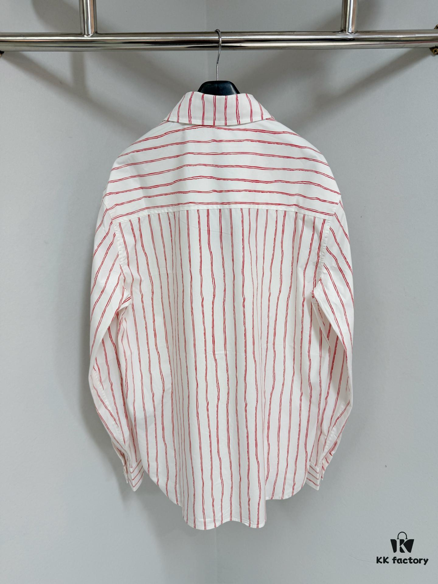 Dior 25ss New Arrival Shirt Combines Modern Elegance with Traditional Aesthetics. Crafted from White Cotton Poplin, Featuring Pink Stripe Pattern and the 'Dior For My Real Friends' Logo from the DIOR AND HYLTON NEL Collaboration Series. Includes a Patch Pocket on the Chest and Hidden Button Closure for a Refined Look. Ideal for Everyday Wear.