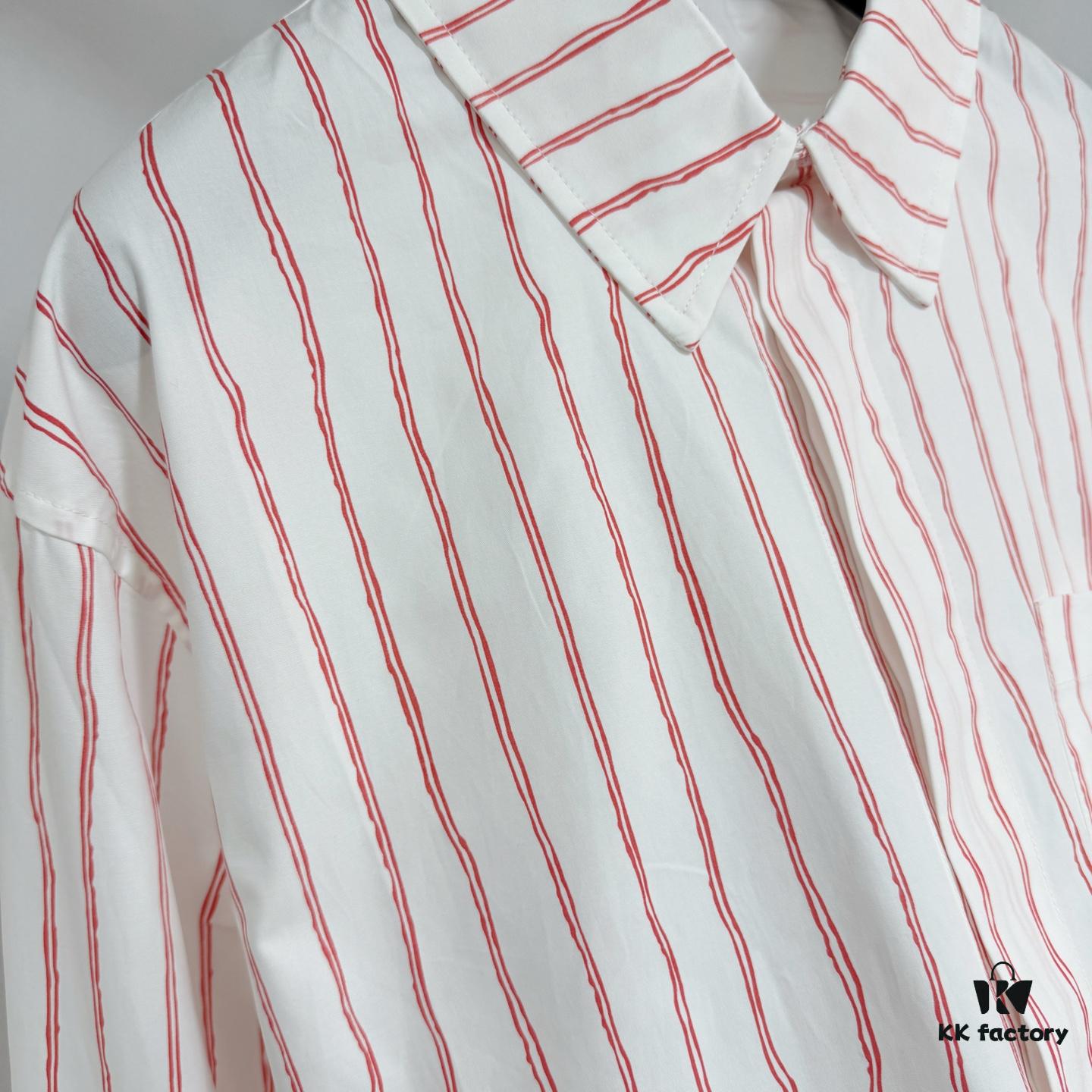 Dior 25ss New Arrival Shirt Combines Modern Elegance with Traditional Aesthetics. Crafted from White Cotton Poplin, Featuring Pink Stripe Pattern and the 'Dior For My Real Friends' Logo from the DIOR AND HYLTON NEL Collaboration Series. Includes a Patch Pocket on the Chest and Hidden Button Closure for a Refined Look. Ideal for Everyday Wear.
