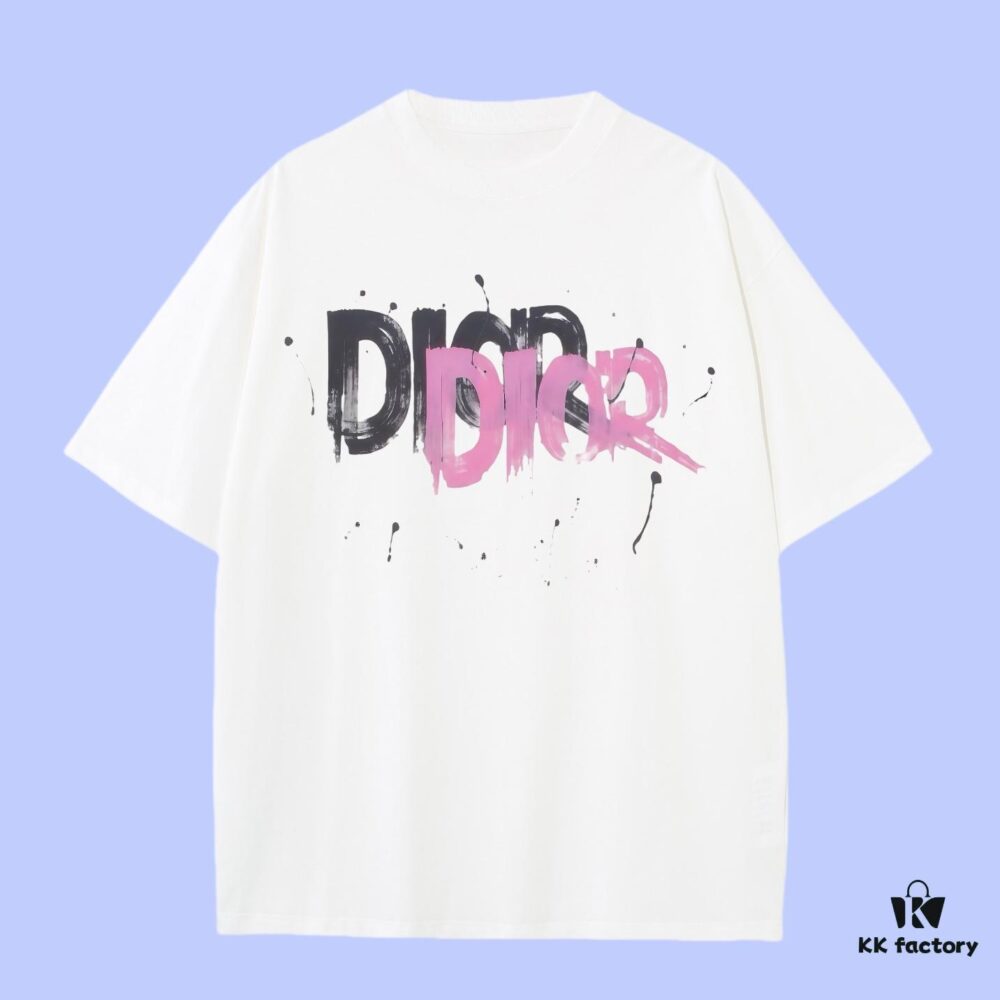 High-End Quality Dior 2025 Fall Spring/Summer Collection Typography Logo Short-Sleeve T-Shirt, Distinct from Regular Prints, Made of Custom-Woven 270G 32-Ne 100% Cotton Double-Yarn Fabric, Relaxed Fit Unisex Design