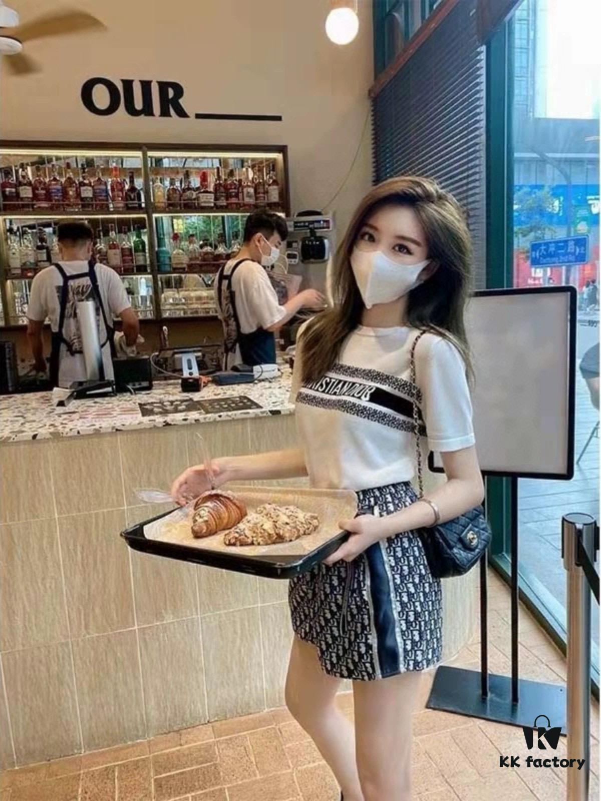 New Dior DIOR Jacquard Knit Short-Sleeve Slim-Fit Stretch T-Shirt, Men's and Women's Unisex Style, Classic Collection, Smooth and Breathable Fabric, High-Quality Craftsmanship