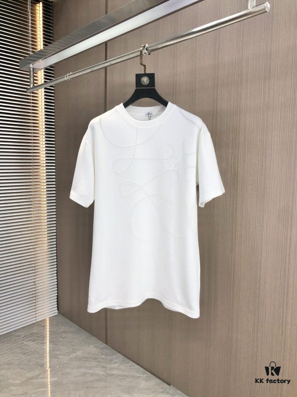 LOEW Loewe 2025 Spring/Summer New Arrival Round Neck Short Sleeve T-Shirt with Laser Etching and Engraved Pattern, Made from 320g Double-Yarn Combed Cotton Fabric, Slightly Relaxed Fit, Soft and Substantial Fabric Texture, Unisex Design