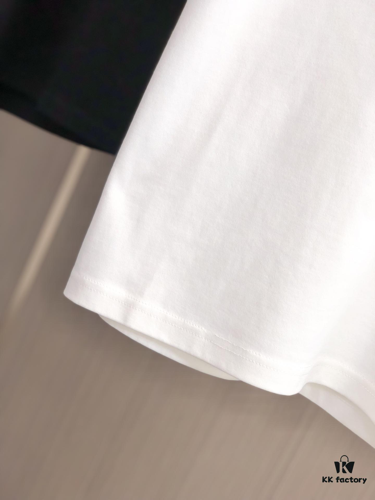 LOEW Loewe 2025 Spring/Summer New Arrival Round Neck Short Sleeve T-Shirt with Laser Etching and Engraved Pattern, Made from 320g Double-Yarn Combed Cotton Fabric, Slightly Relaxed Fit, Soft and Substantial Fabric Texture, Unisex Design