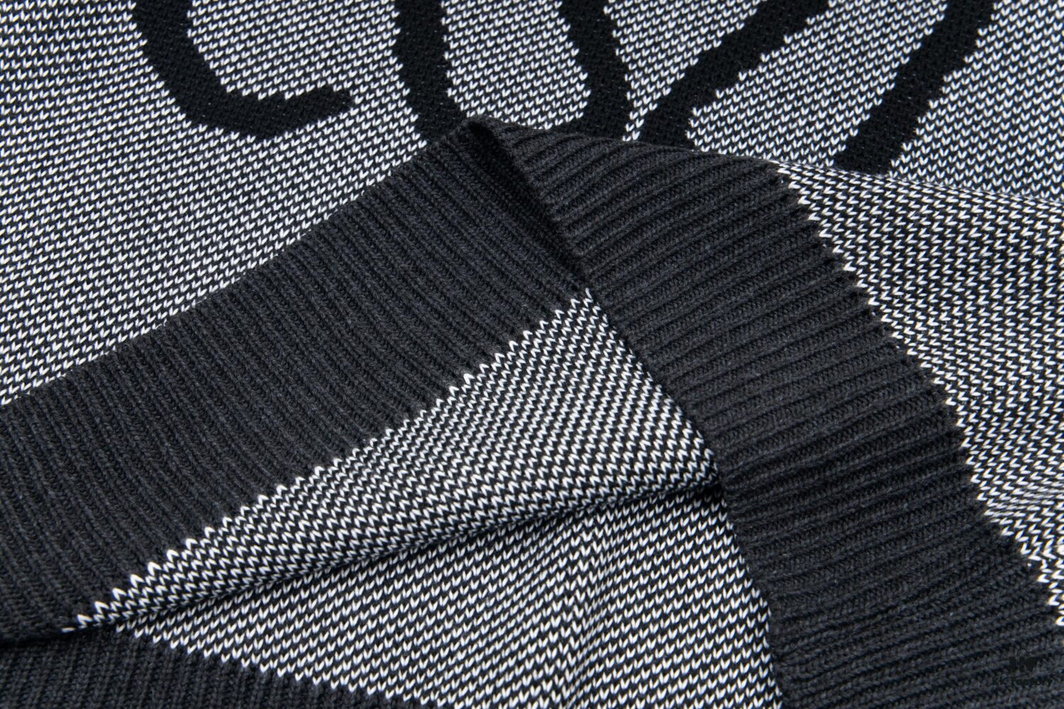 LOEWE Crew Neck Knit Sweater with Classic Chest Logo Unisex Casual Pullover