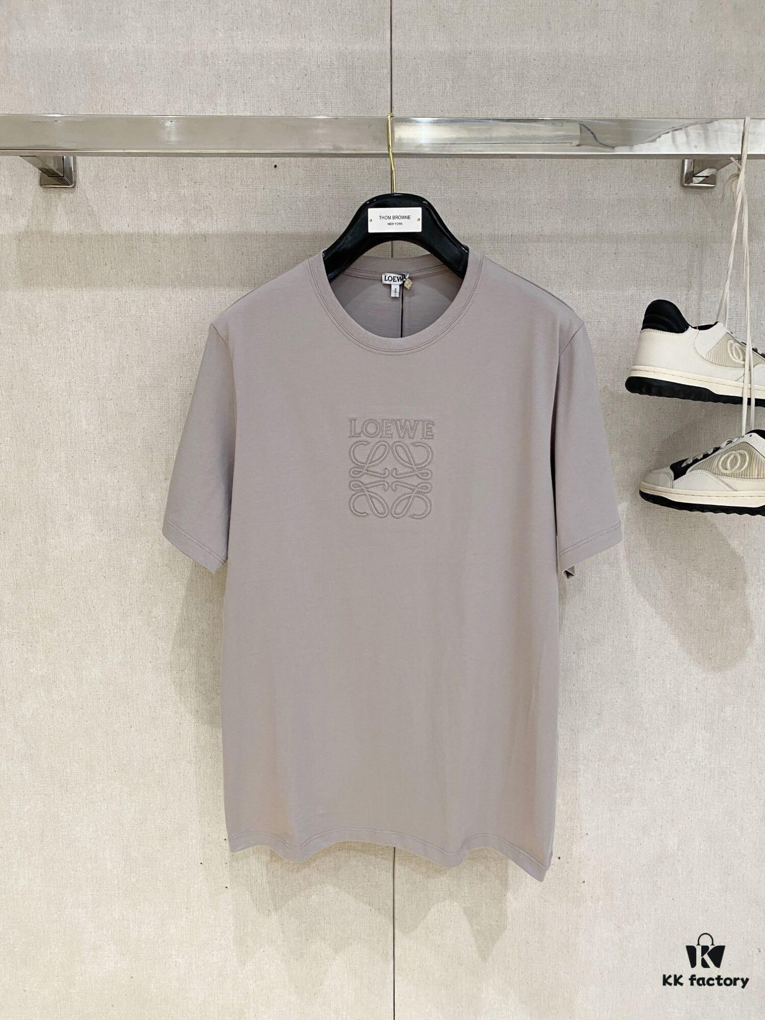 Loewe 2025 New Arrival Short Sleeve T-Shirt, Stylish and Minimalist Design with Embroidered Logo on Chest, Cotton Fabric for Comfort and Structure