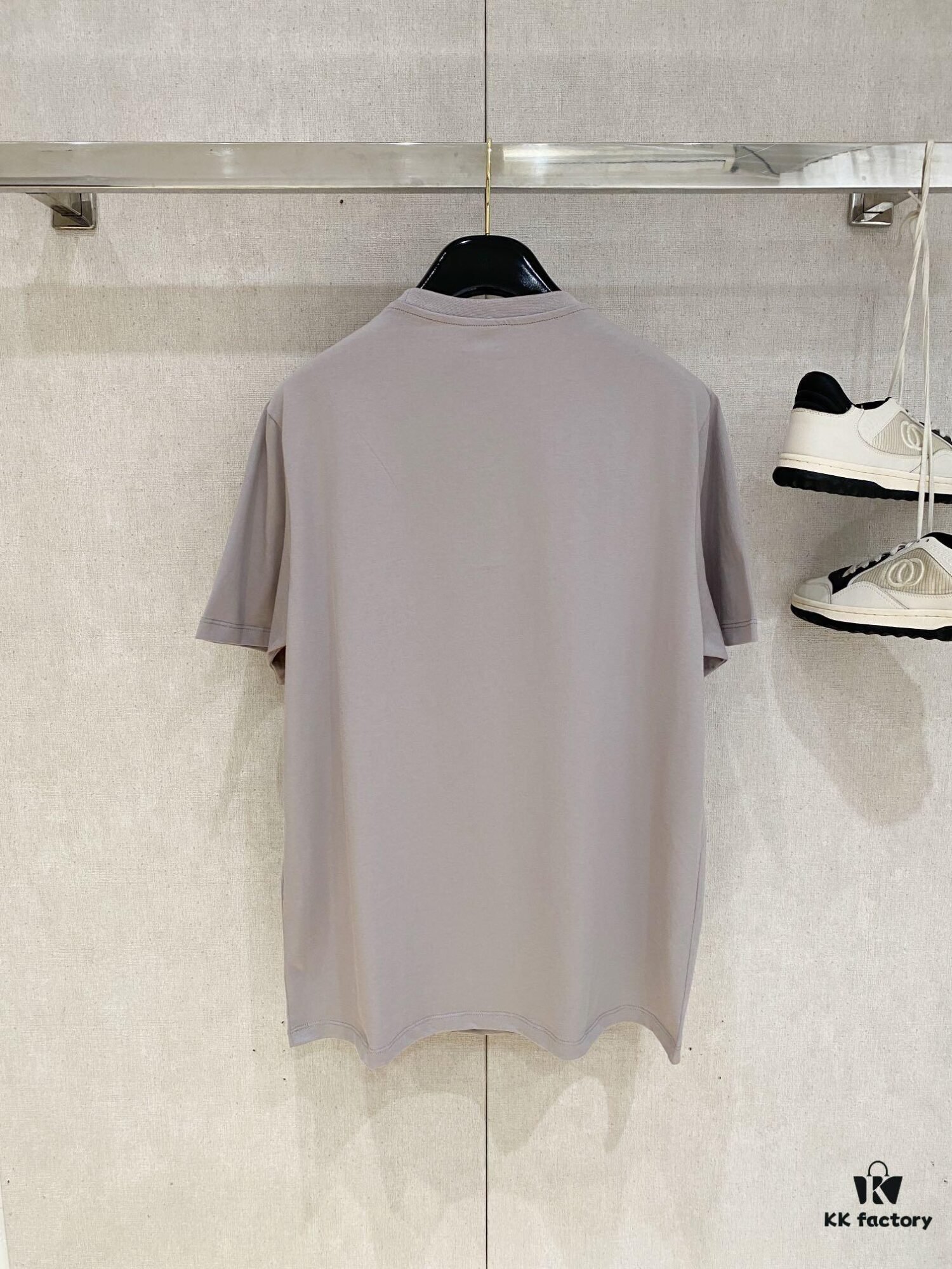 Loewe 2025 New Arrival Short Sleeve T-Shirt, Stylish and Minimalist Design with Embroidered Logo on Chest, Cotton Fabric for Comfort and Structure