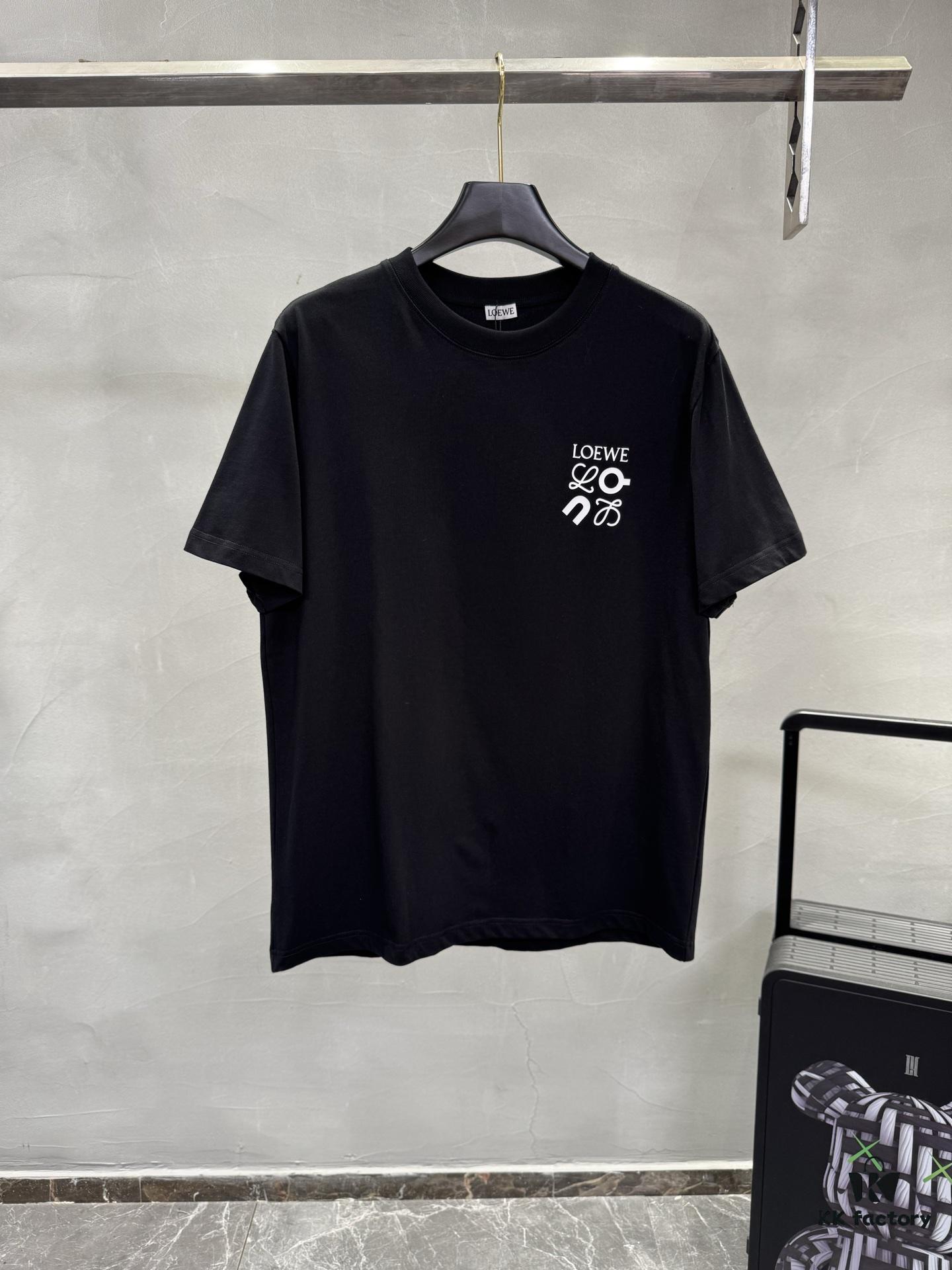 LOEWE 25SS New Arrival Designer T-Shirt! Recommended Collaborative Edition! 260g Pure Cotton Fabric, Extremely Comfortable to Wear, 3D Embroidery on Chest Area, Brand Letters Clearly Highlighting the Theme, Offering Exceptional Texture, Visual Appeal, and Tactile Experience!
