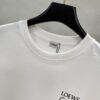 LOEWE 25SS New Arrival Designer T-Shirt! Recommended Collaborative Edition! 260g Pure Cotton Fabric, Extremely Comfortable to Wear, 3D Embroidery on Chest Area, Brand Letters Clearly Highlighting the Theme, Offering Exceptional Texture, Visual Appeal, and Tactile Experience!