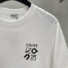 LOEWE 25SS New Arrival Designer T-Shirt! Recommended Collaborative Edition! 260g Pure Cotton Fabric, Extremely Comfortable to Wear, 3D Embroidery on Chest Area, Brand Letters Clearly Highlighting the Theme, Offering Exceptional Texture, Visual Appeal, and Tactile Experience!