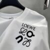 LOEWE 25SS New Arrival Designer T-Shirt! Recommended Collaborative Edition! 260g Pure Cotton Fabric, Extremely Comfortable to Wear, 3D Embroidery on Chest Area, Brand Letters Clearly Highlighting the Theme, Offering Exceptional Texture, Visual Appeal, and Tactile Experience!