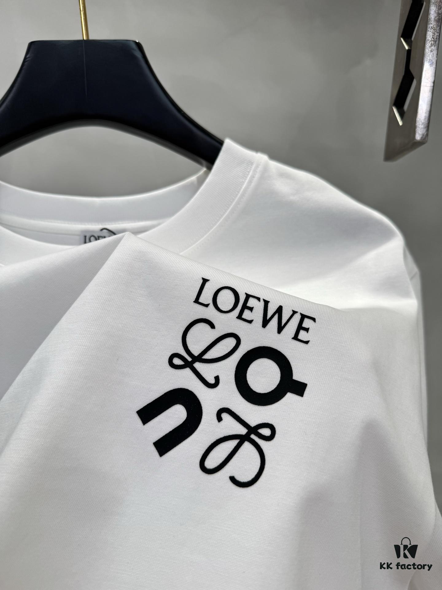 LOEWE 25SS New Arrival Designer T-Shirt! Recommended Collaborative Edition! 260g Pure Cotton Fabric, Extremely Comfortable to Wear, 3D Embroidery on Chest Area, Brand Letters Clearly Highlighting the Theme, Offering Exceptional Texture, Visual Appeal, and Tactile Experience!