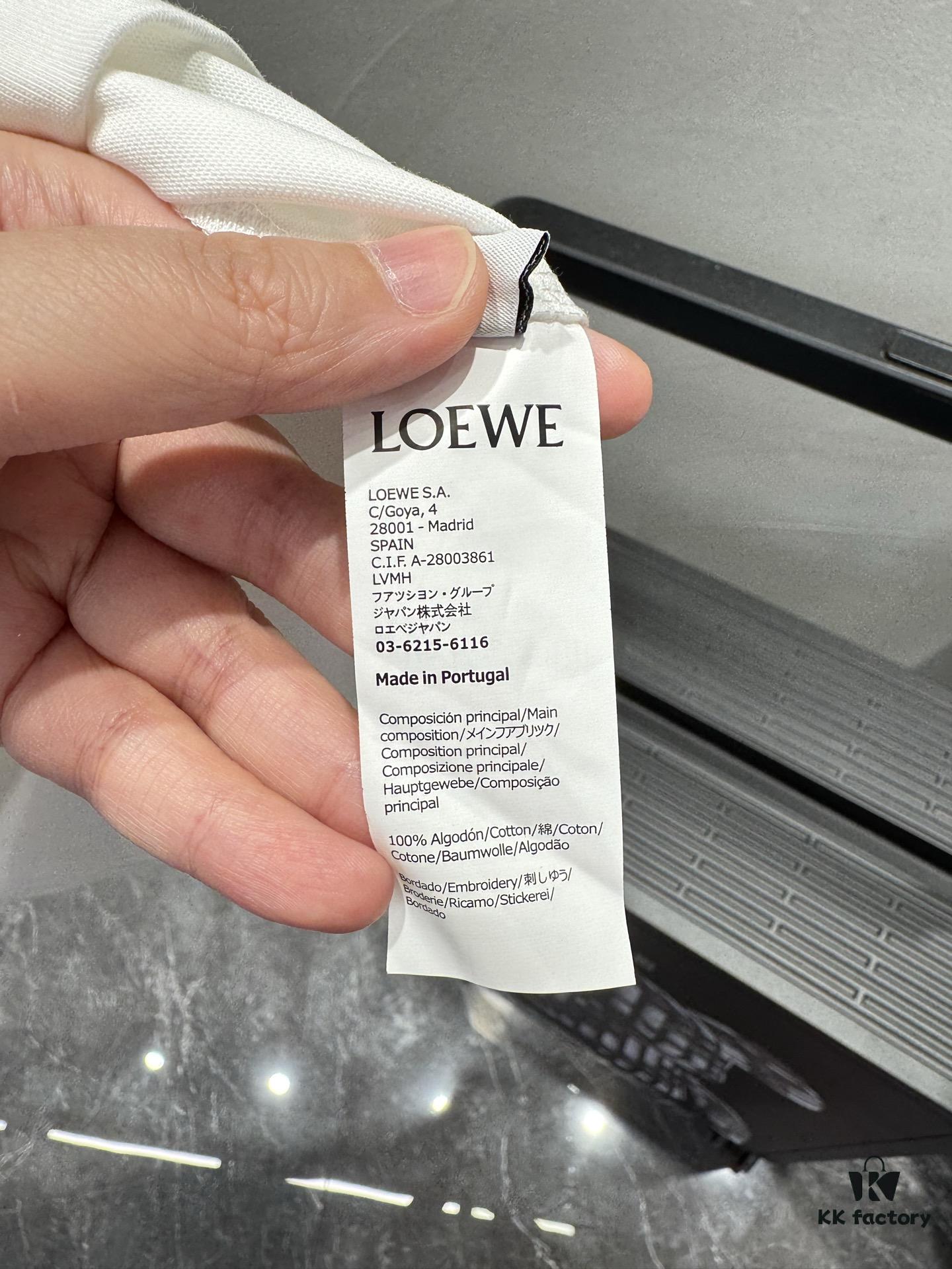 LOEWE 25SS New Arrival Designer T-Shirt! Recommended Collaborative Edition! 260g Pure Cotton Fabric, Extremely Comfortable to Wear, 3D Embroidery on Chest Area, Brand Letters Clearly Highlighting the Theme, Offering Exceptional Texture, Visual Appeal, and Tactile Experience!