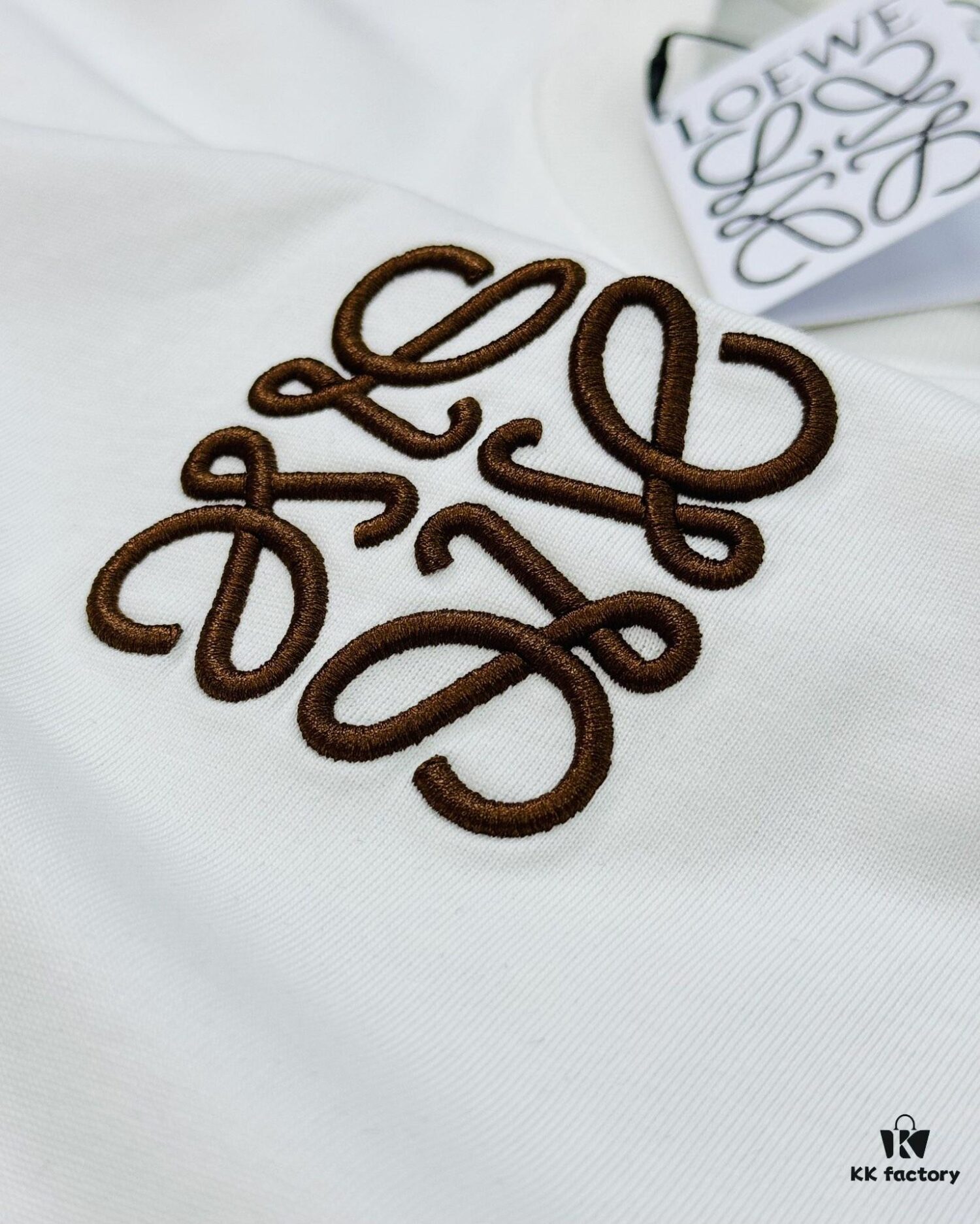 Loewe 25s New Arrival T-Shirt, Unisex, Panel Design, Color-Block Style, 280g Premium Cotton Fabric, Soft and Comfortable, 3D Embroidered Logo on Chest, Fashionable and Unique, Original Customized Version with Complete Triple Labels, Perfect for Men and Women