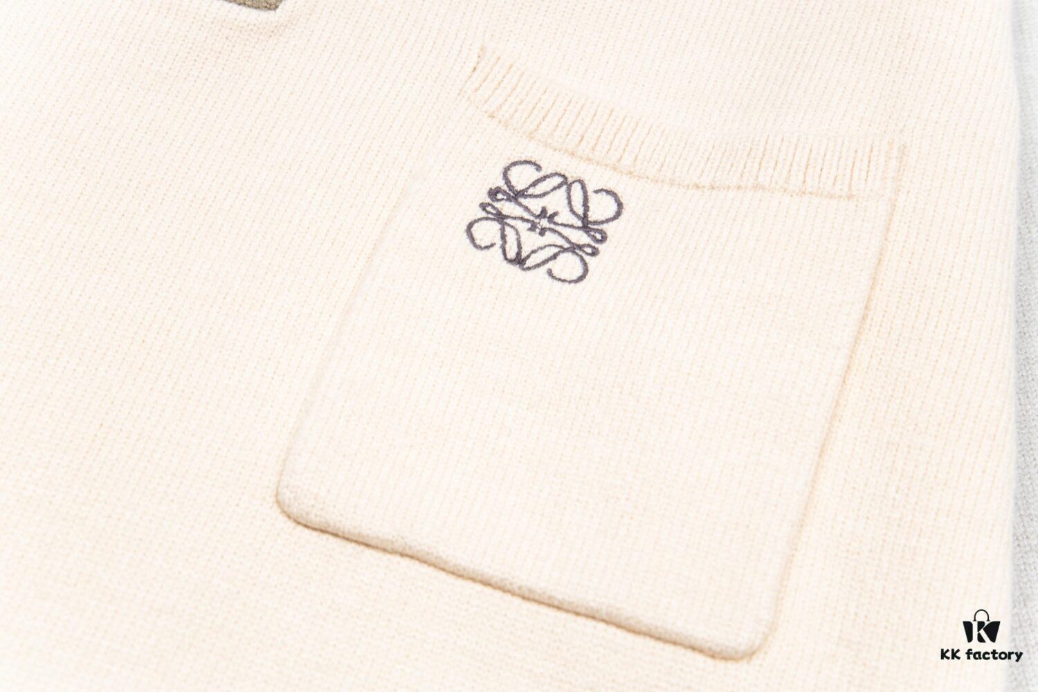 New Loewe Colorblock Embroidered Collar Preppy Polo Knit Sweater with Side Slits