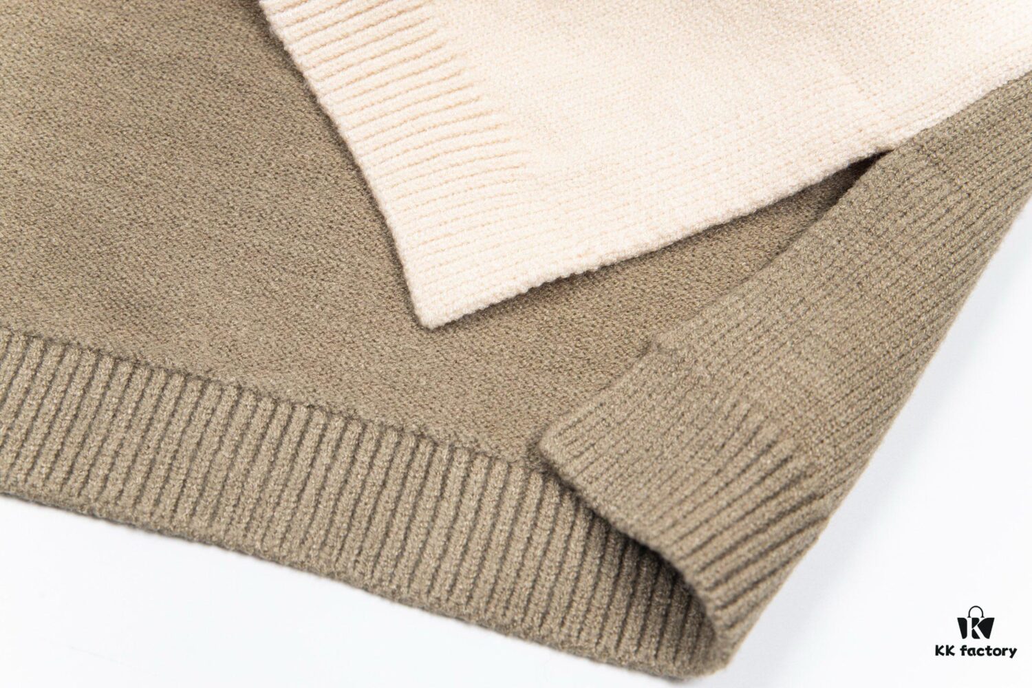 New Loewe Colorblock Embroidered Collar Preppy Polo Knit Sweater with Side Slits