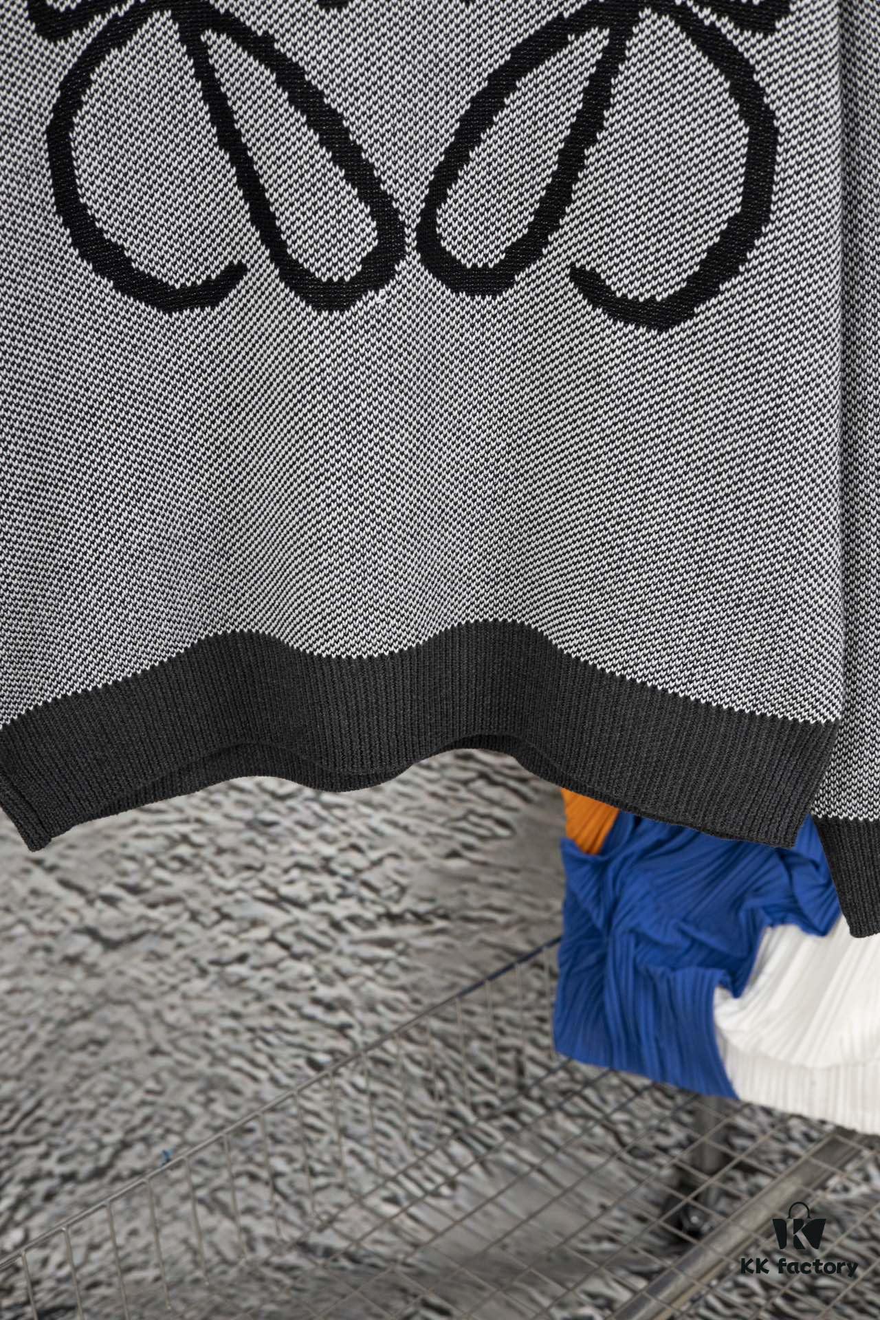 New LOEWE 22SS Beautiful Heather Gray Jacquard Crew Neck Sweater Y002