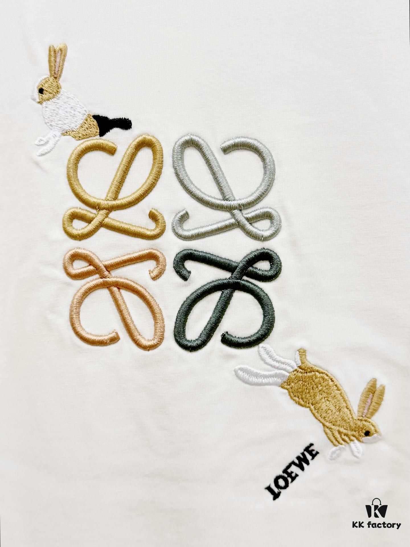High-Quality Loewe 25SS Spring/Summer Collection Loewe x Suna Fujita Collaboration Embroidered Round-Neck Short-Sleeve T-Shirt with Contrast Logo and Cartoon Rabbit Design