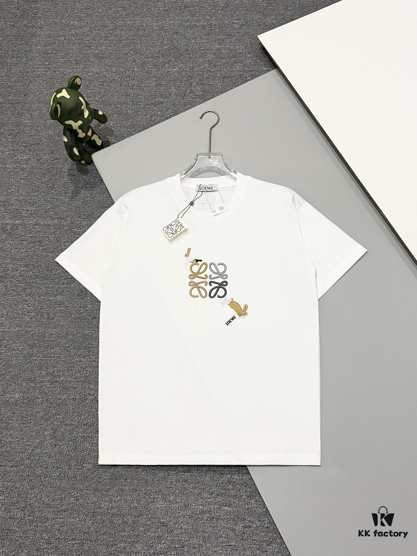 High-Quality Loewe 25SS Spring/Summer Collection Loewe x Suna Fujita Collaborative Series Embroidered Round-Neck Short-Sleeve T-Shirt with Contrast Color Logo and Cartoon Rabbit Motif