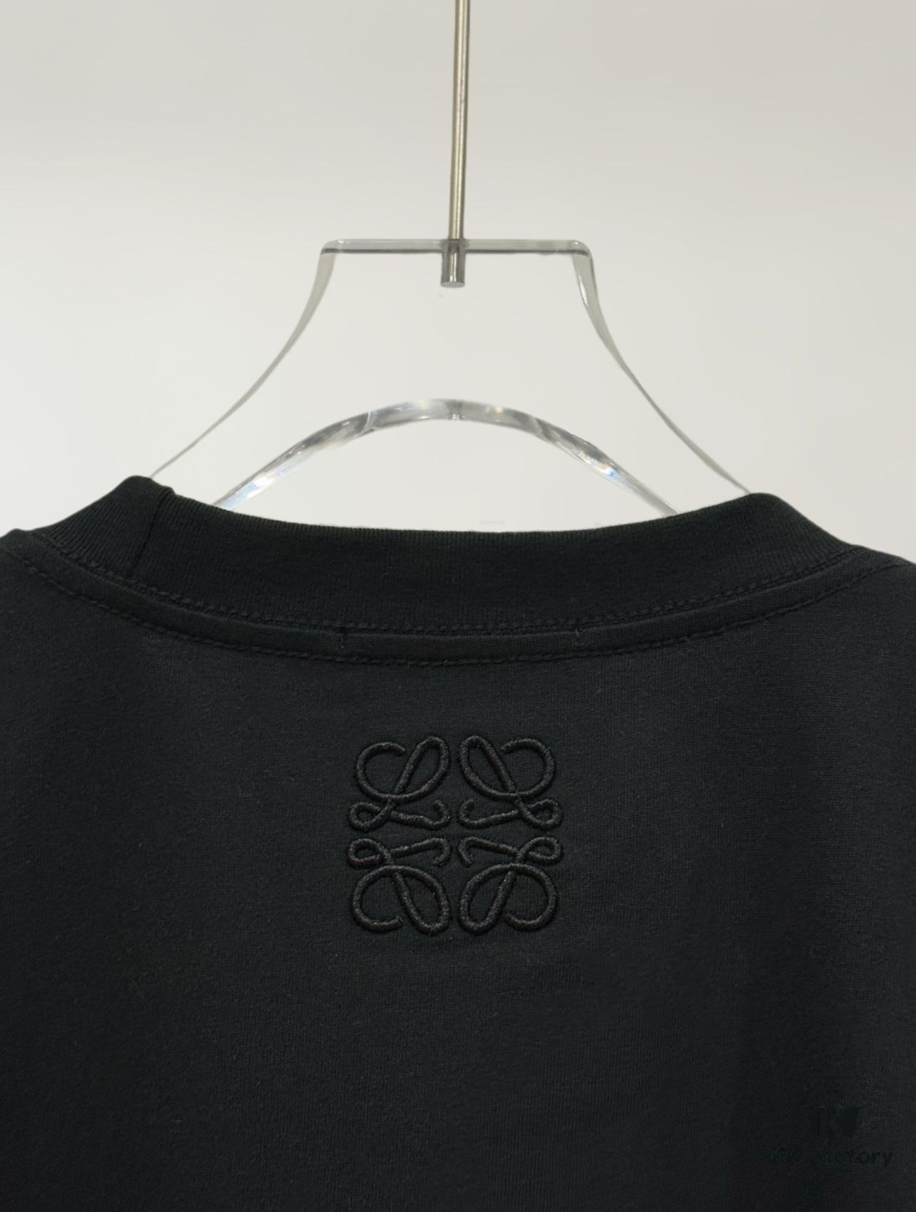 High-Quality Loewe 25SS Spring/Summer Collection Loewe x Suna Fujita Collaborative Series Embroidered Round-Neck Short-Sleeve T-Shirt, Color-Contrast Logo Embroidery on Chest with Cartoon Rabbit Theme, Cute and Fashionable Design, Imported Pallini Embroidery Machine Craftsmanship, Precise Stitching, Rich Colors and Textured Appearance, Well-Tailored Fit with Slight Neck Hugging, Made from 32s 280g Combed Full Cotton Fabric Offering Soft Luster, Skin-Friendly, Breathable and Structured Drape, Unisex Wear for Both Men and Women