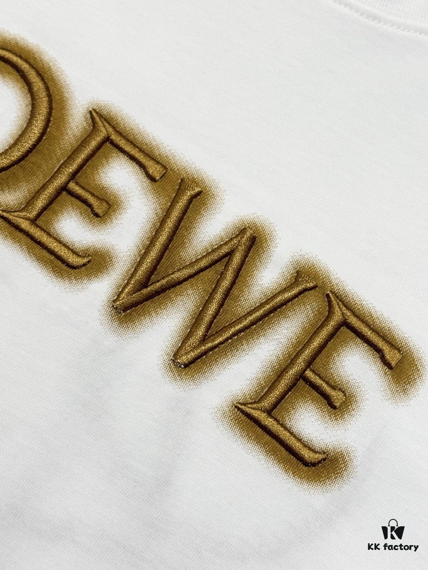 High-Quality Loewe 25SS Spring/Summer New Embroidered Logo Crew Neck Short Sleeve T-Shirt, Original Fabric, Celebrity-Inspired Design with Premium Spray-Painted 3D Embroidery, Front and Back Prints, 32-Single 280g Combed Pure Cotton Material, Extremely Comfortable Feel, Stylish Unisex Tee, Three Labels Complete, Not Ordinary Market Version