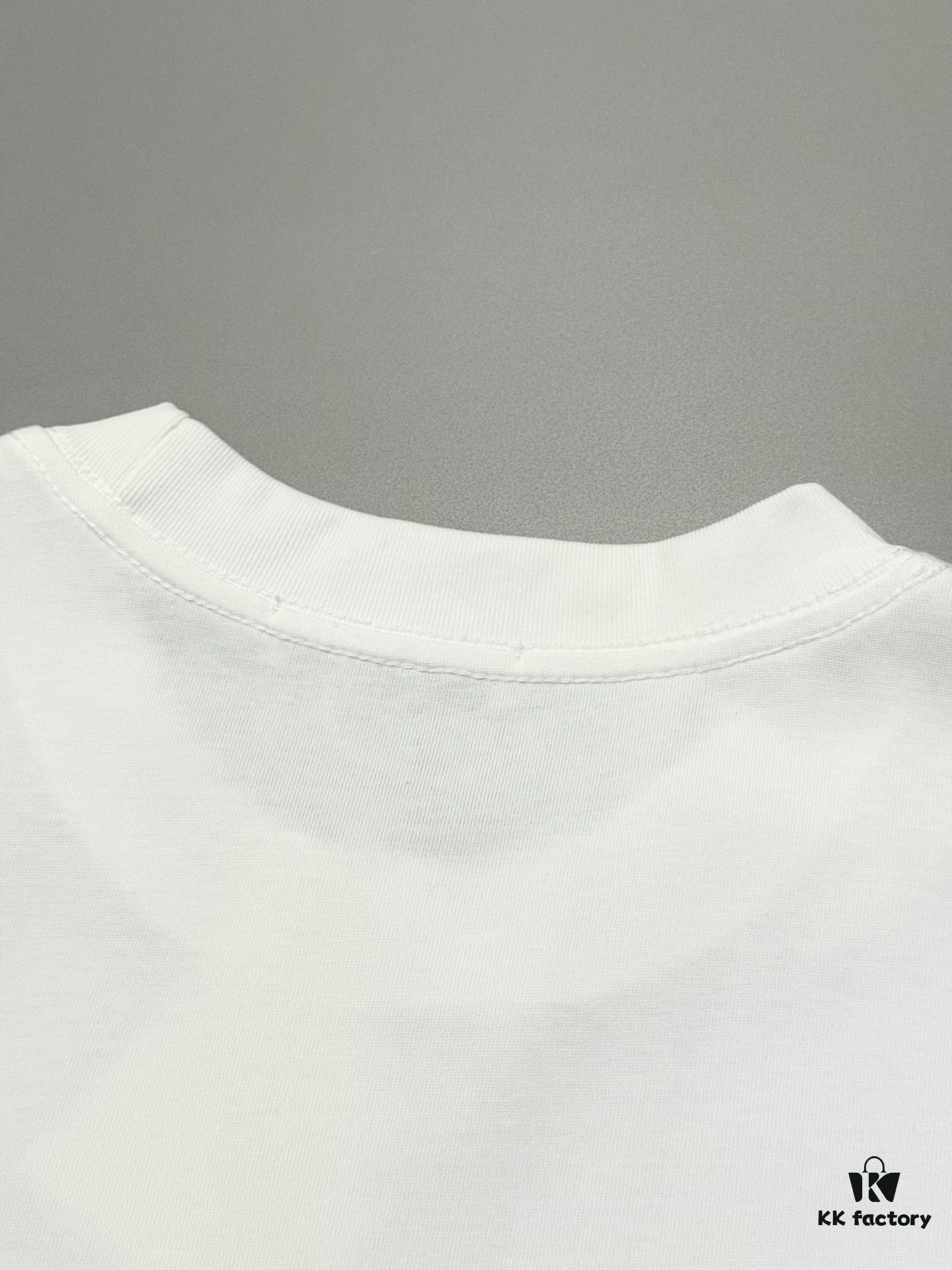 High-Quality Loewe 25SS Spring/Summer New Embroidered Logo Crew Neck Short Sleeve T-Shirt, Original Fabric, Celebrity-Inspired Design with Premium Spray-Painted 3D Embroidery, Front and Back Prints, 32-Single 280g Combed Pure Cotton Material, Extremely Comfortable Feel, Stylish Unisex Tee, Three Labels Complete, Not Ordinary Market Version