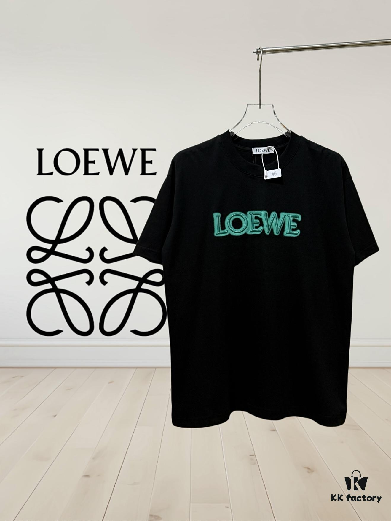 High-Quality Loewe 25SS Spring/Summer New Embroidered Logo Round Neck Short Sleeve T-Shirt, Original Fabric, Influencer and Celebrity Style, Front and Back with Spray-Painted 3D Embroidery, High-End Craftsmanship, Made of 32-Single 280g Combed Pure Cotton Fabric, Extremely Comfortable to Touch, Super Versatile and Stylish, Unisex Design, Complete with Three Labels, Not Ordinary Market Version, Quality Guaranteed