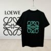 High-Quality Loewe 25SS Spring/Summer New Embroidered Logo Round Neck Short Sleeve T-Shirt, Original Fabric, Influencer and Celebrity Style, Front and Back with Spray-Painted 3D Embroidery, High-End Craftsmanship, Made of 32-Single 280g Combed Pure Cotton Fabric, Extremely Comfortable to Touch, Super Versatile and Stylish, Unisex Design, Complete with Three Labels, Not Ordinary Market Version, Quality Guaranteed