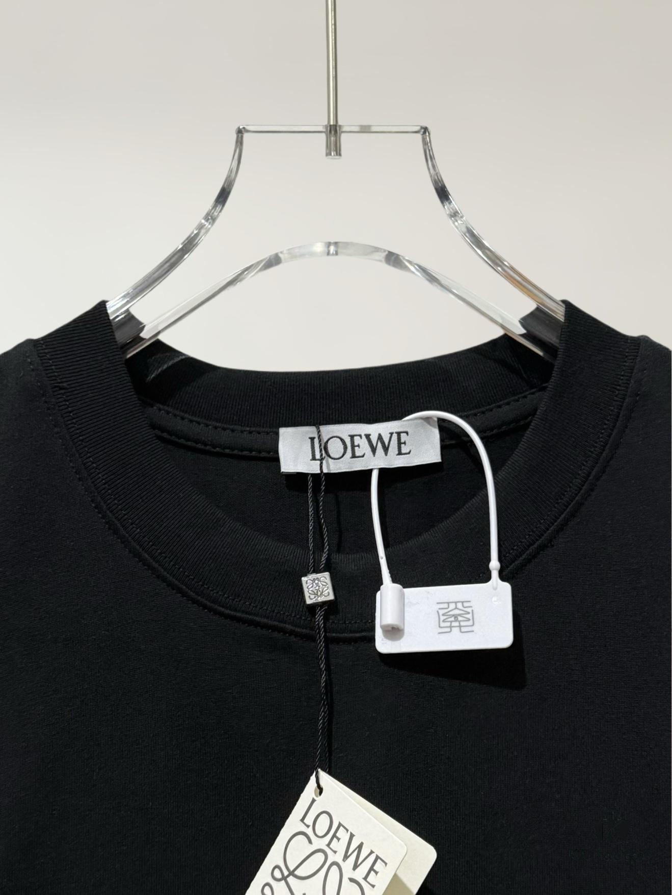 High-Quality Loewe 25SS Spring/Summer New Embroidered Logo Round Neck Short Sleeve T-Shirt, Original Fabric, Influencer and Celebrity Style, Front and Back with Spray-Painted 3D Embroidery, High-End Craftsmanship, Made of 32-Single 280g Combed Pure Cotton Fabric, Extremely Comfortable to Touch, Super Versatile and Stylish, Unisex Design, Complete with Three Labels, Not Ordinary Market Version, Quality Guaranteed