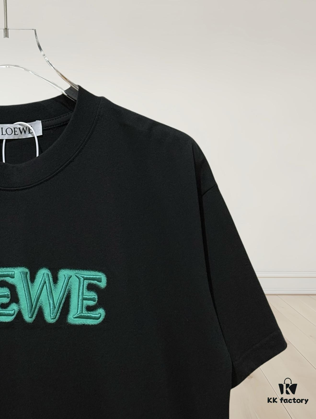 High-Quality Loewe 25SS Spring/Summer New Embroidered Logo Round Neck Short Sleeve T-Shirt, Original Fabric, Influencer and Celebrity Style, Front and Back with Spray-Painted 3D Embroidery, High-End Craftsmanship, Made of 32-Single 280g Combed Pure Cotton Fabric, Extremely Comfortable to Touch, Super Versatile and Stylish, Unisex Design, Complete with Three Labels, Not Ordinary Market Version, Quality Guaranteed