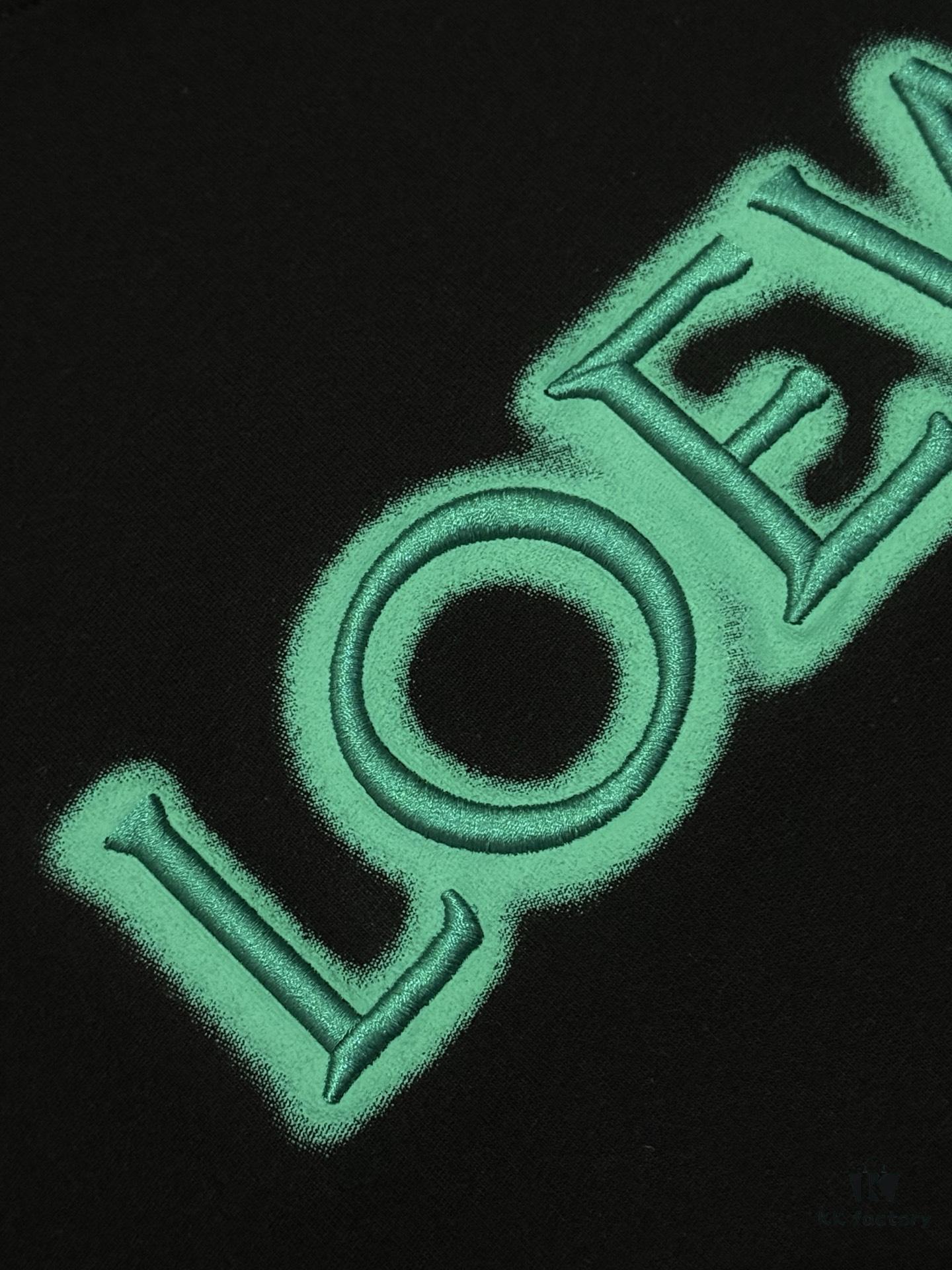 High-Quality Loewe 25SS Spring/Summer New Embroidered Logo Crew Neck Short Sleeve T-Shirt, Original Fabric, Celebrity-Inspired Design with Front and Back Spray-Painted 3D Embroidery, 32-Single 280g Combed Pure Cotton Material, Extremely Comfortable to Touch, Stylish and Versatile Unisex Short Sleeve Tee, Complete with Three Labels, Not Ordinary Market Version, Premium Quality Guaranteed