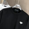 PRADA 2025 Spring/Summer New Arrival Round Neck Short Sleeve T-Shirt with Triangular Logo Patch on Chest and Side Seam Pocket, Made of 320g Double-Yarn Combed Cotton Fabric, Slightly Loose Fit, Soft and Substantial Fabric Texture, Unisex Design