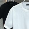 PRADA 2025 Spring/Summer New Arrival Round Neck Short Sleeve T-Shirt with Triangular Logo Patch on Chest and Side Stitch Pocket, Made of High Grammage 320g Double-Yarn Combed Cotton Fabric, Slightly Loose Fit, Soft and Substantial Fabric Texture, Unisex Design