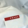PRADA 2025 Spring/Summer New Arrival Round Neck Short Sleeve T-Shirt with Triangular Logo Patch on Chest and Side Stitch Pocket, Made of High Grammage 320g Double-Yarn Combed Cotton Fabric, Slightly Loose Fit, Soft and Substantial Fabric Texture, Unisex Design