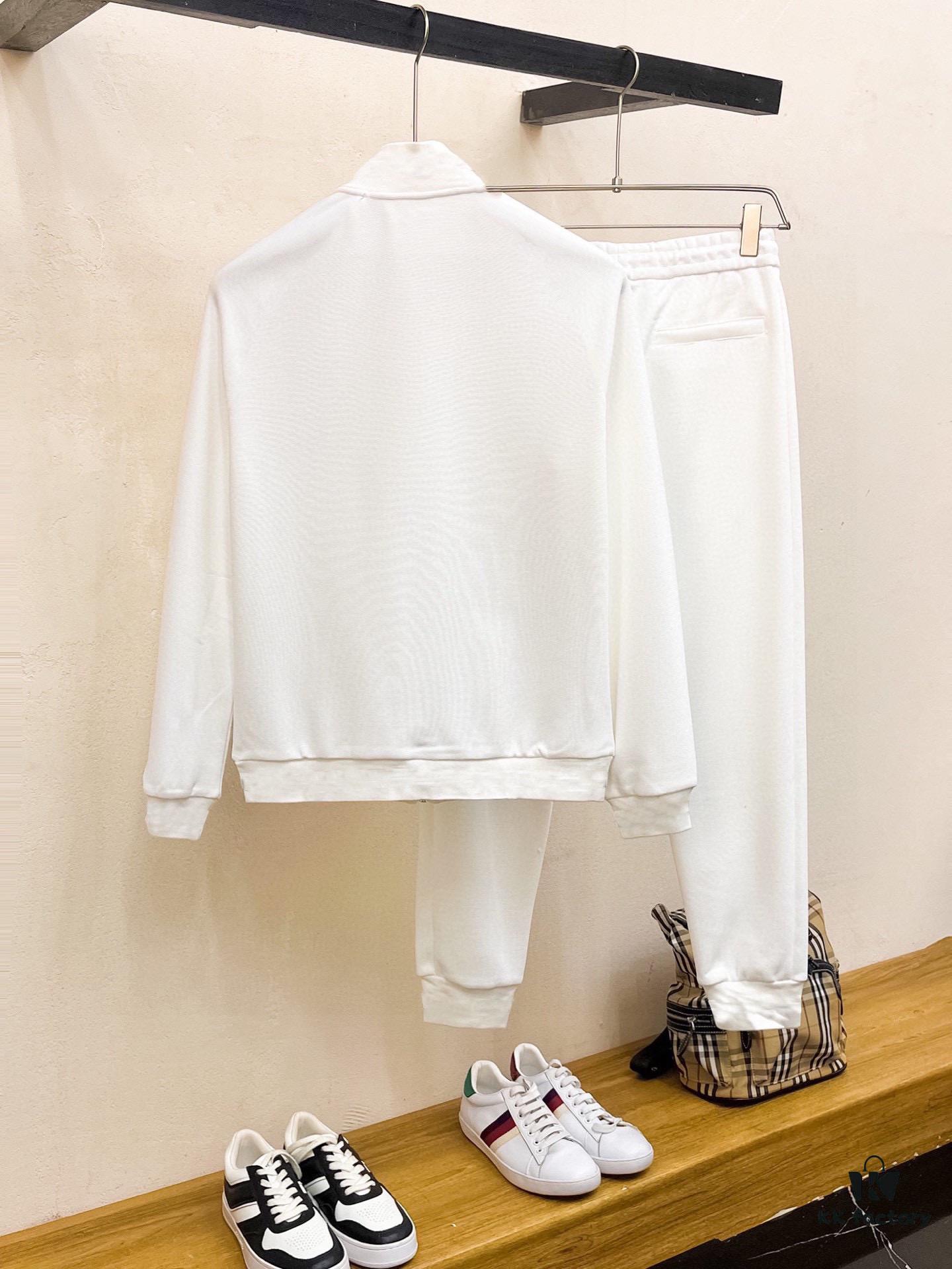 PRADA (Blessing for the Plus-Size) New Arrival 2025 Full Set: Cardigan Hoodie Ensemble, Official Website Original Version, Premium Natural Roman Cotton, Elegant and Comfortable Wear