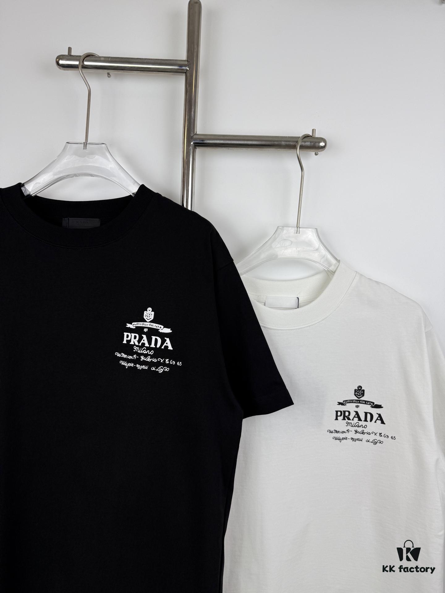 New PRADA 25SS Printed Short Sleeve T-Shirt with Metallic Back Logo