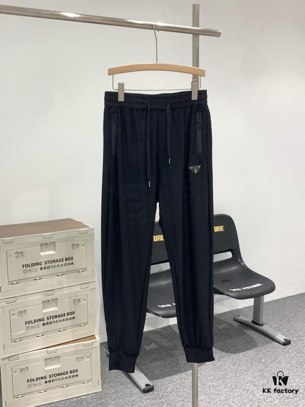 New PRADA 23SS Men's and Women's Casual Pants, Breathable Quick-Dry Long Trousers, Lightweight Ice-Silk Style Summer Pants