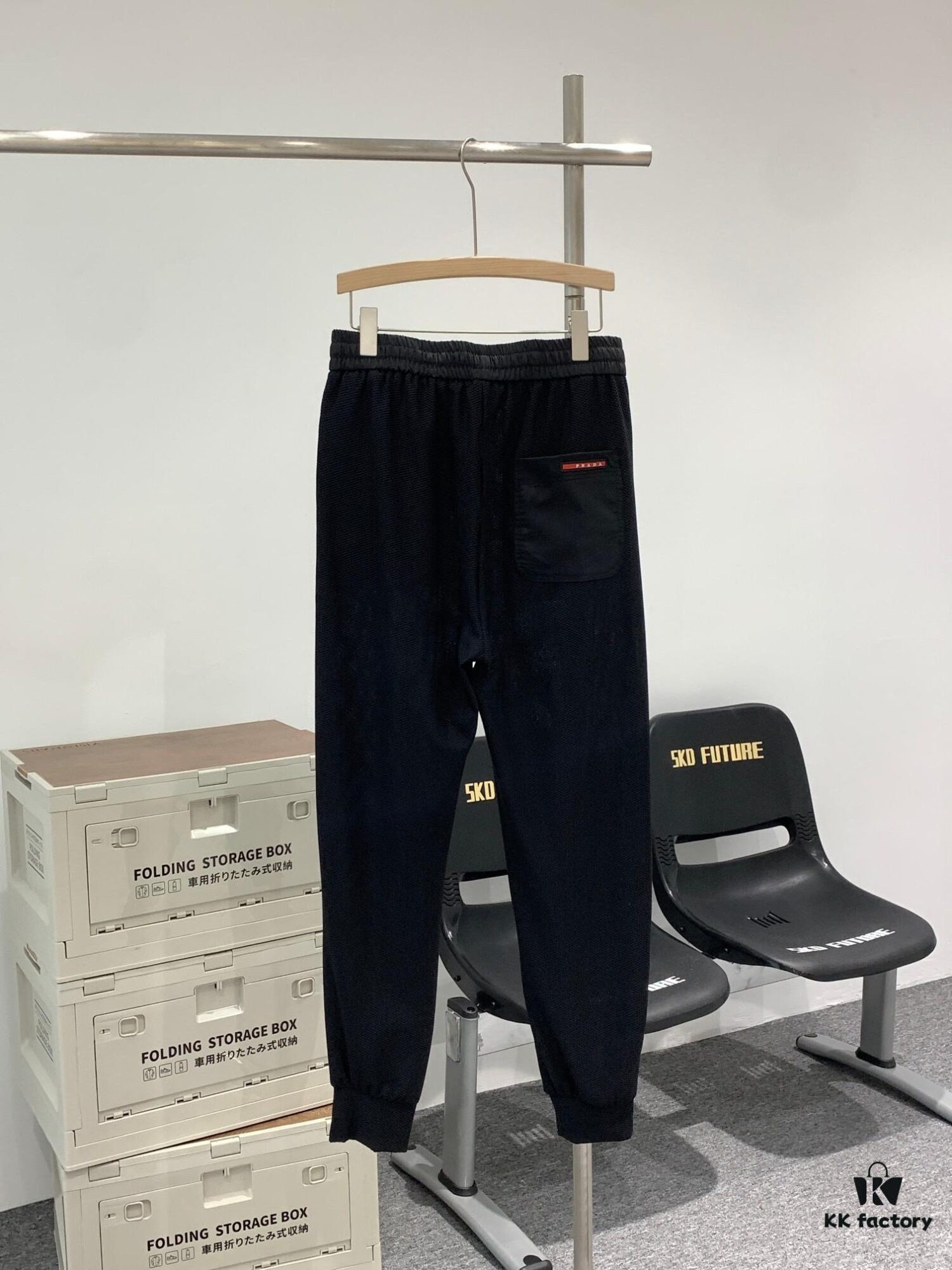 New PRADA 23SS Men's and Women's Casual Pants, Breathable Quick-Dry Long Trousers, Lightweight Ice-Silk Style Summer Pants