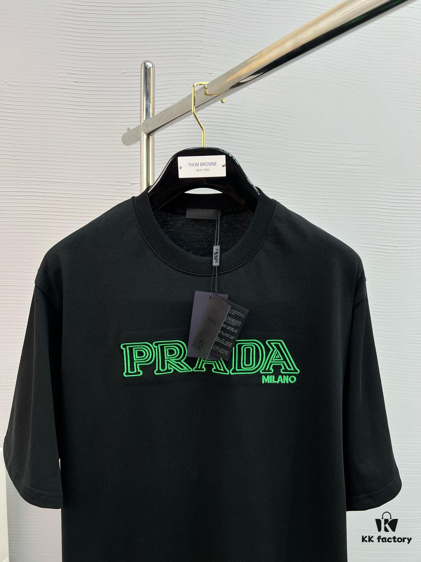 High-Quality PRA 25SS Screen-Printed Classic Color T-Shirt – Fresh and Energetic Youth Style! Featuring the New Season's Bear Series with Premium Heat Printing Technology, Strong 3D Color Transition, and 280g Pure Cotton Fabric for Superior Softness and Comfort. Perfect for Spring and Summer, Easily Paired with Jeans, Chinos, or Shorts.