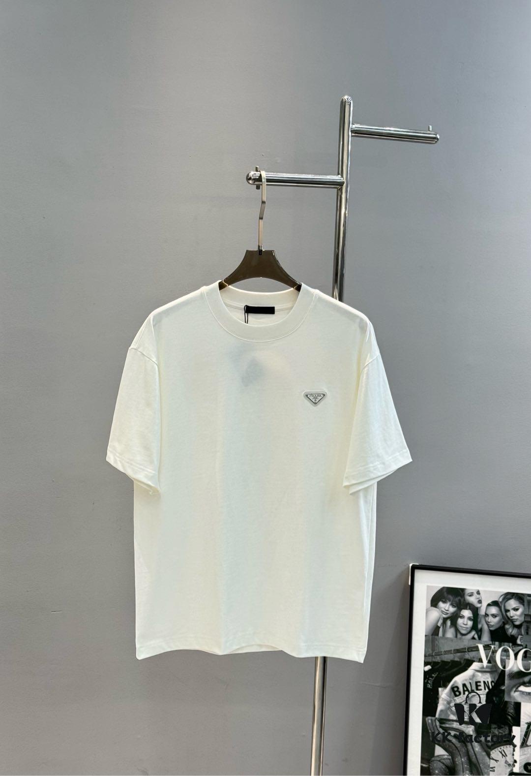 PRAD* Prada 25s New Arrival Unisex T-Shirt with Embroidered Back Logo, Contrast Pink Design, Triangle Metal Badge on Chest, 280g Pure Cotton Fabric, Classic Brand Lettering, High-Fashion Streetwear