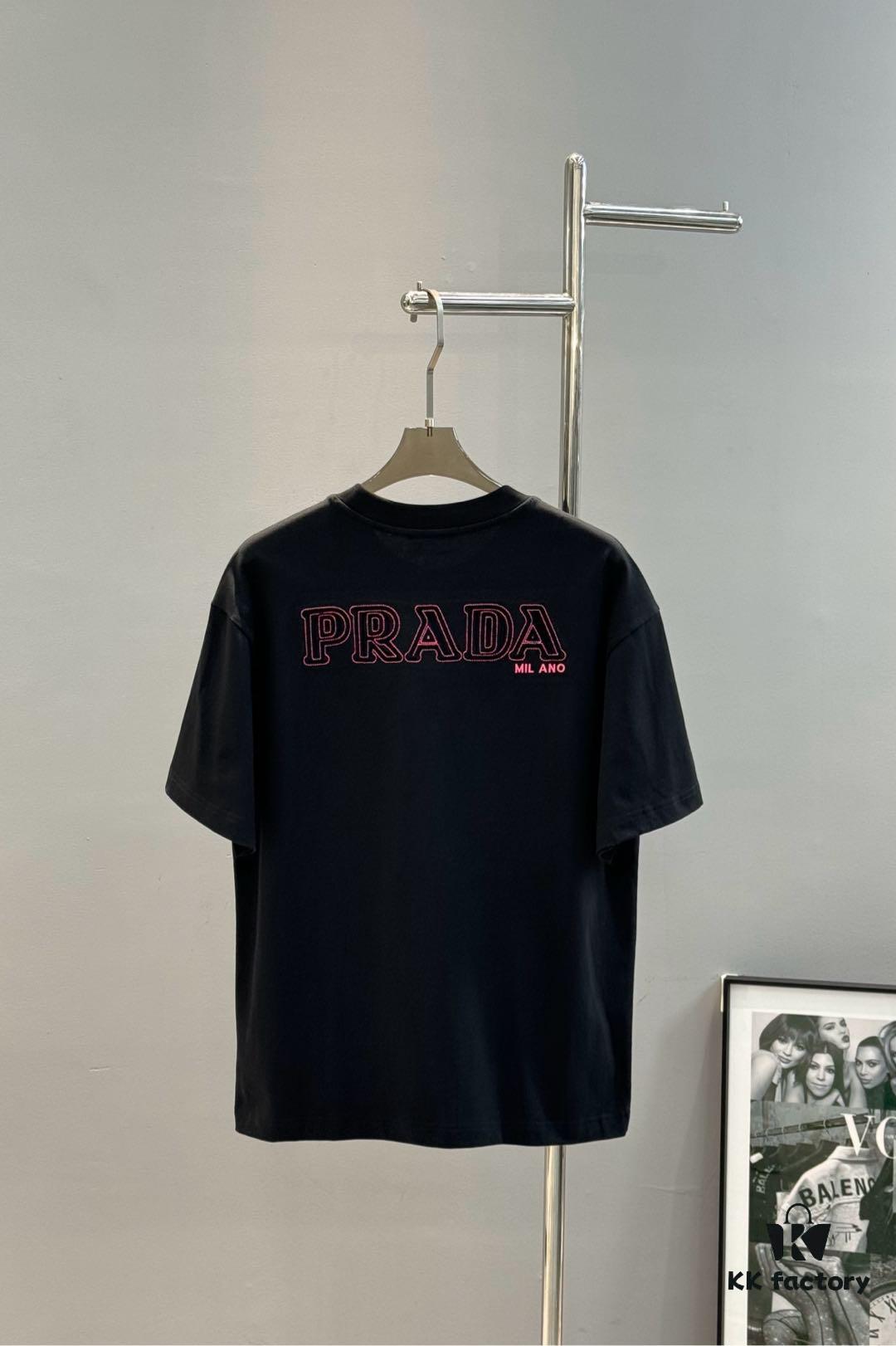 PRAD* Prada 25s New Arrival Unisex T-Shirt with Embroidered Back Logo, Contrast Pink Design, Triangle Metal Badge on Chest, 280g Pure Cotton Fabric, Classic Brand Lettering, High-Fashion Streetwear