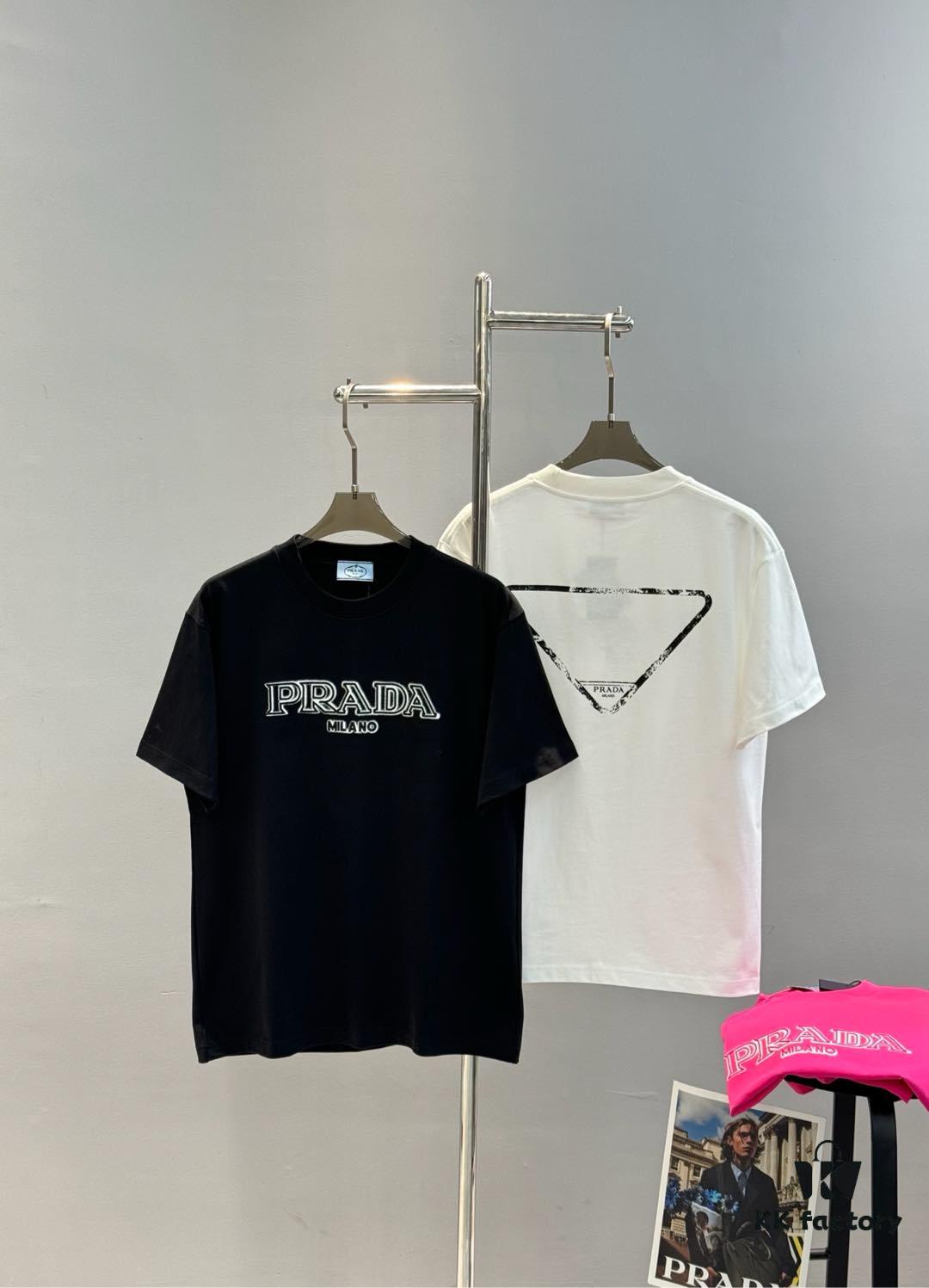 PRAD* Prada 25s New Arrival T-Shirt, Unisex Design, Innovative Embroidered and Heat-Transfer Graphic with Double-Layer Craft, Full-Dimensional Texture, Iconic Brand Lettering Front and Inverted Triangle Logo Back, Striking LOGO Visual Impact, 280g Pure Cotton Fabric, Soft and Comfortable, Extremely Stylish, Triple Tags Attached