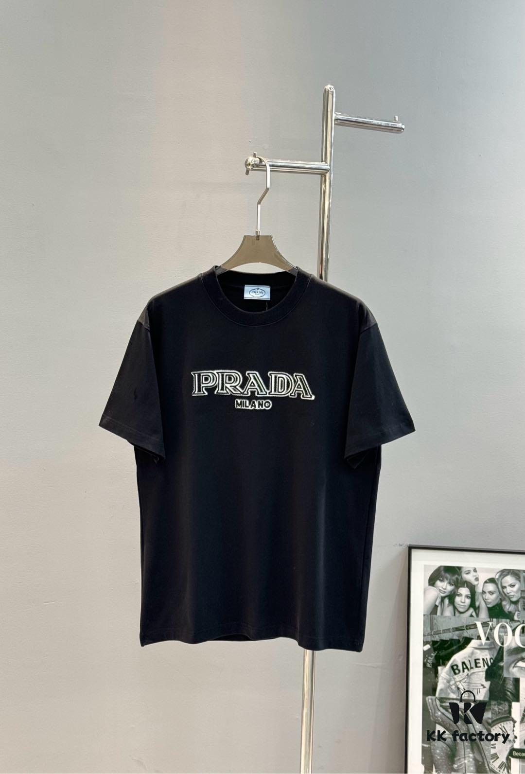 PRAD* Prada 25s New Arrival T-Shirt, Unisex Design, Innovative Embroidered and Heat-Transfer Graphic with Double-Layer Craft, Full-Dimensional Texture, Iconic Brand Lettering Front and Inverted Triangle Logo Back, Striking LOGO Visual Impact, 280g Pure Cotton Fabric, Soft and Comfortable, Extremely Stylish, Triple Tags Attached