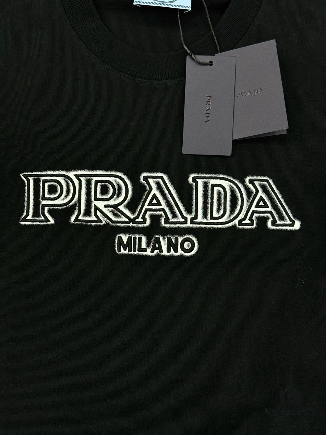 PRAD* Prada 25s New Arrival T-Shirt, Unisex Design, Innovative Embroidered and Heat-Transfer Graphic with Double-Layer Craft, Full-Dimensional Texture, Iconic Brand Lettering Front and Inverted Triangle Logo Back, Striking LOGO Visual Impact, 280g Pure Cotton Fabric, Soft and Comfortable, Extremely Stylish, Triple Tags Attached