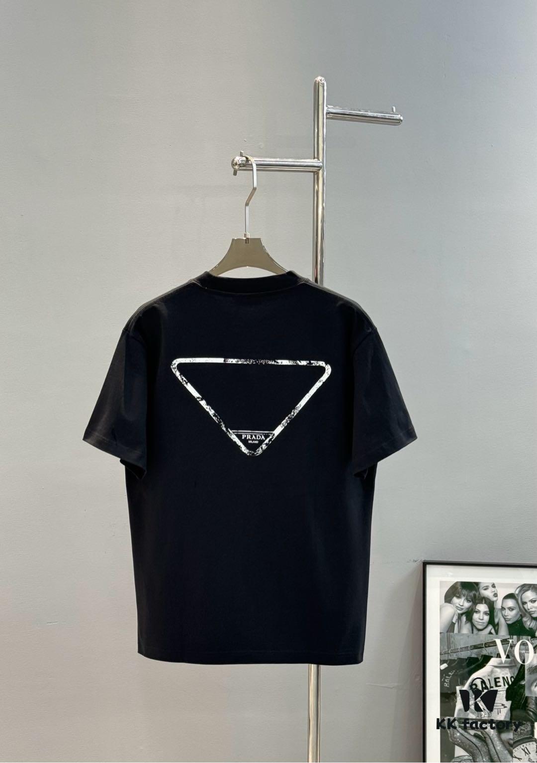 PRAD* Prada 25s New Arrival T-Shirt, Unisex Design, Innovative Embroidered and Heat-Transfer Graphic with Double-Layer Craft, Full-Dimensional Texture, Iconic Brand Lettering Front and Inverted Triangle Logo Back, Striking LOGO Visual Impact, 280g Pure Cotton Fabric, Soft and Comfortable, Extremely Stylish, Triple Tags Attached