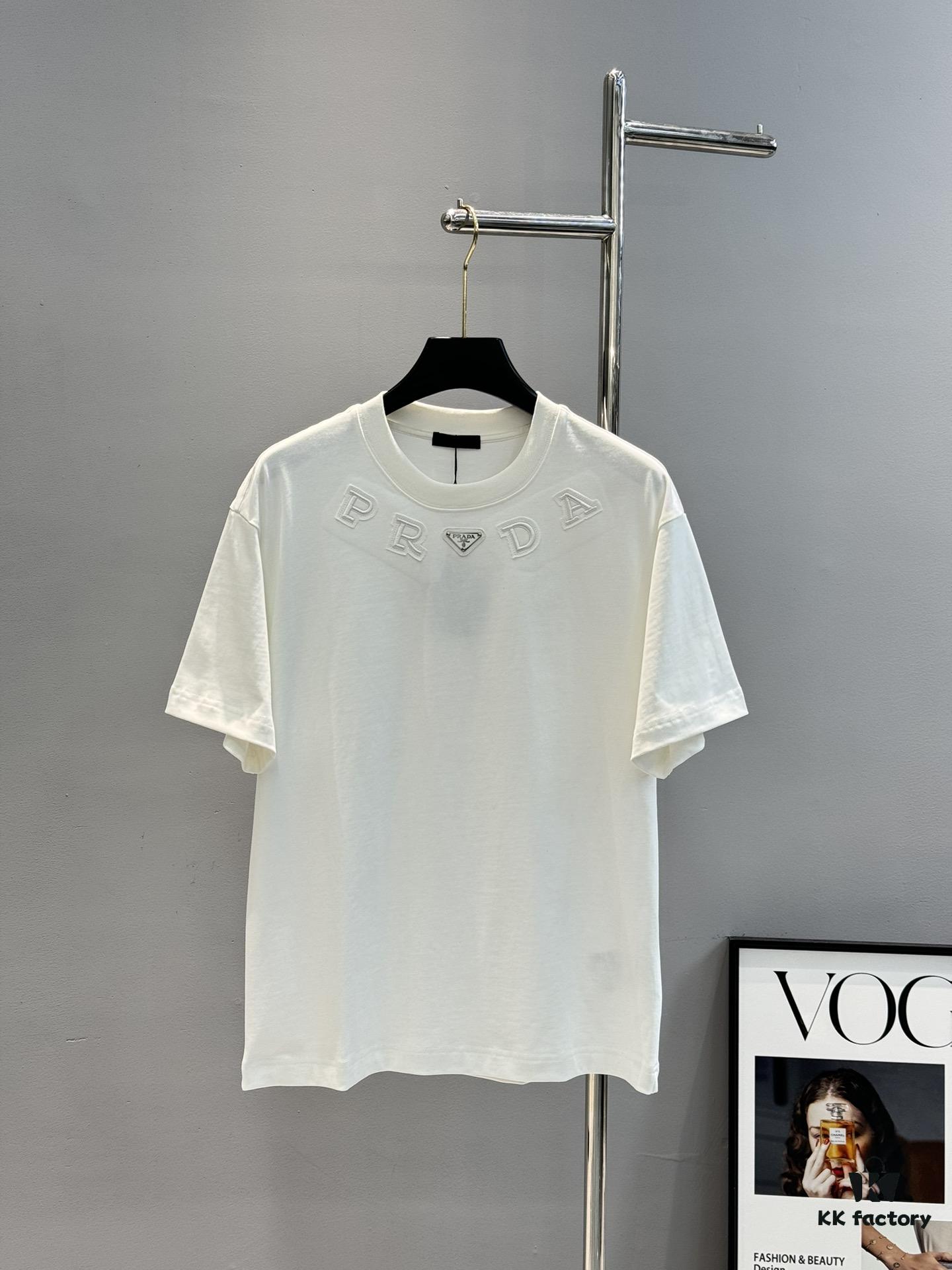 PRADA New Arrival Unisex T-Shirt 25S – Official Website Launch, 3D Embroidered Logo Design with Classic Leather Triangle Badge, Premium 40-Single 260g Cotton Fabric, Breathable and Comfortable, Essential Wardrobe Piece for Layering or Wearing Alone