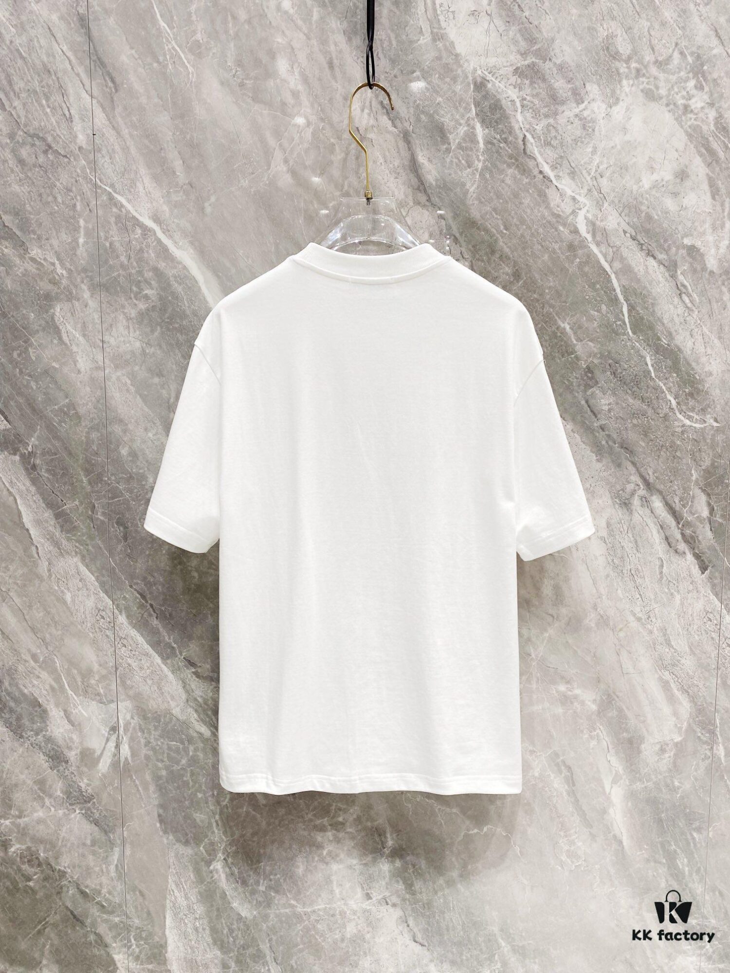 Prada 25SS New Arrival Round Neck T-Shirt! Must-Have for Trendsetters! Custom 3D Rubber Logo on Chest, Classic Colors with Stylish Appeal, Youthful and Vibrant Look! Crafted from 280g High-Quality Cotton, Exceptionally Comfortable to Wear and Touch, Smooth and Premium Feel!